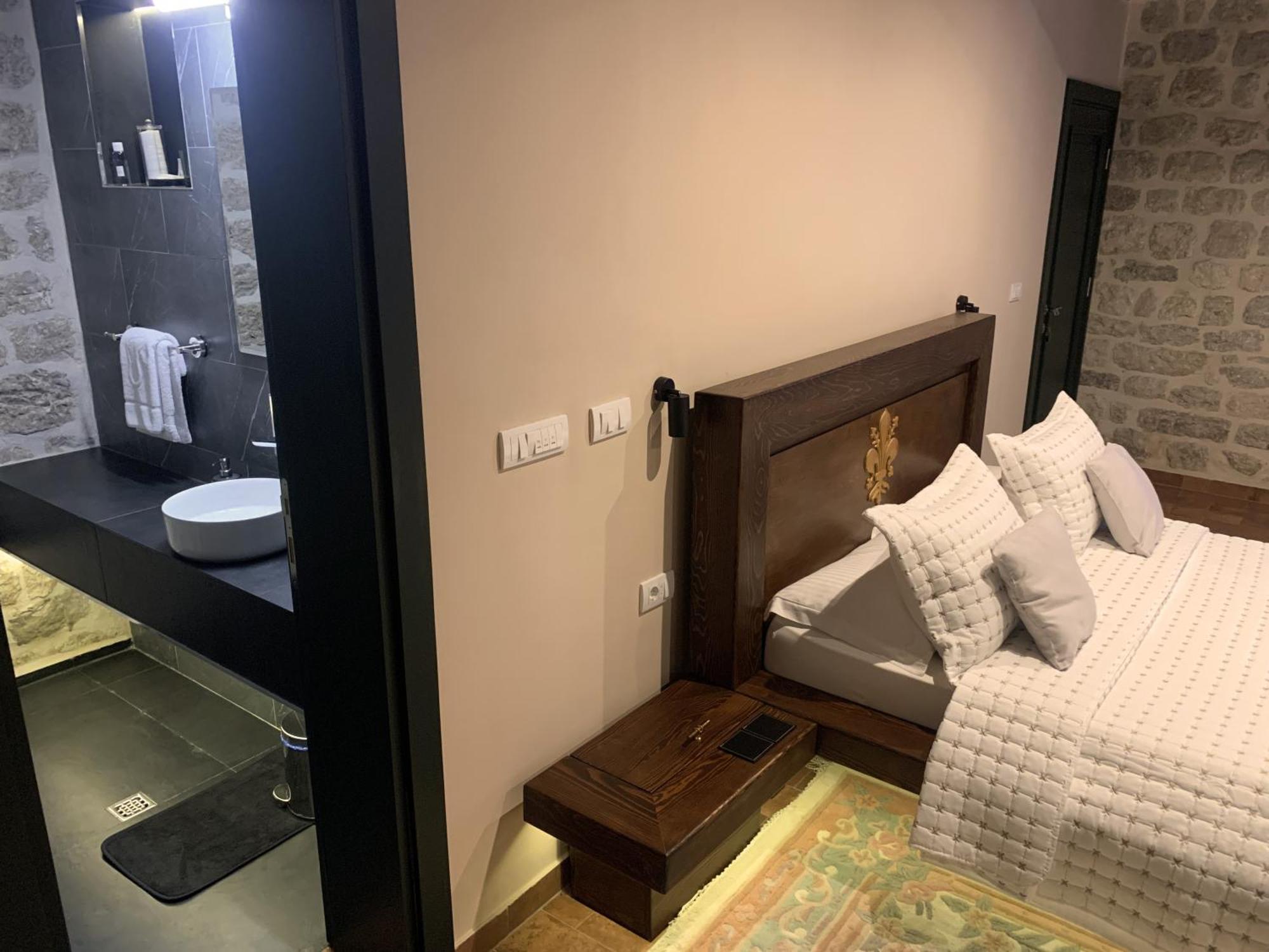 Kazin Supreme Hotel Kotor Bagian luar foto