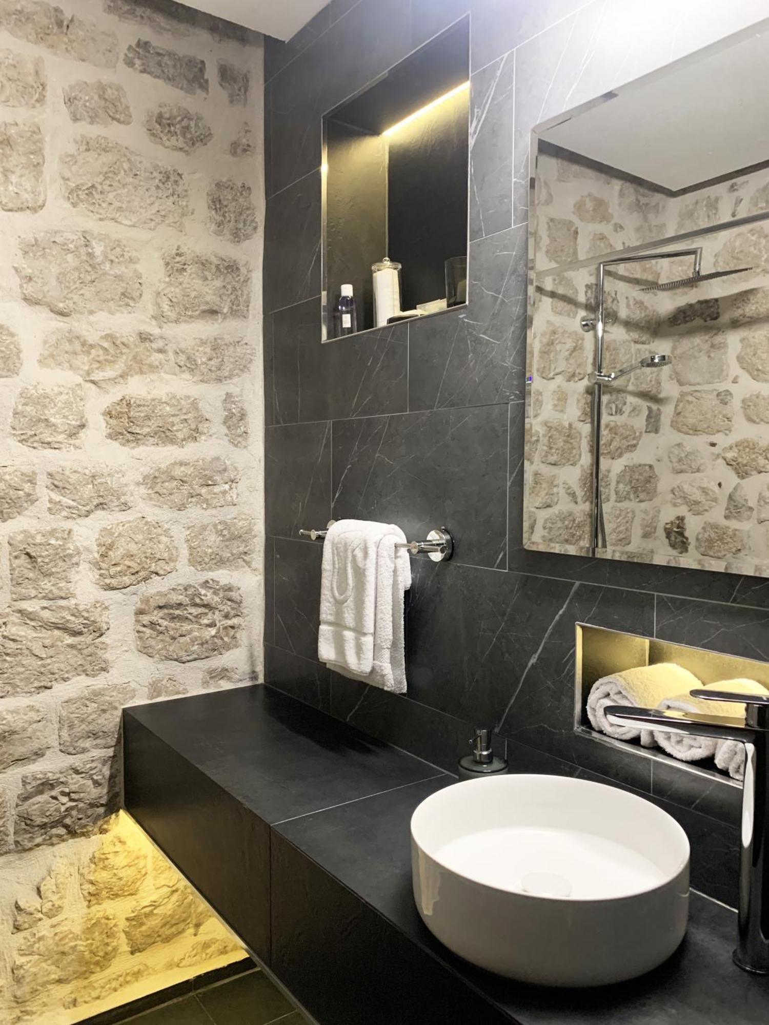 Kazin Supreme Hotel Kotor Bagian luar foto