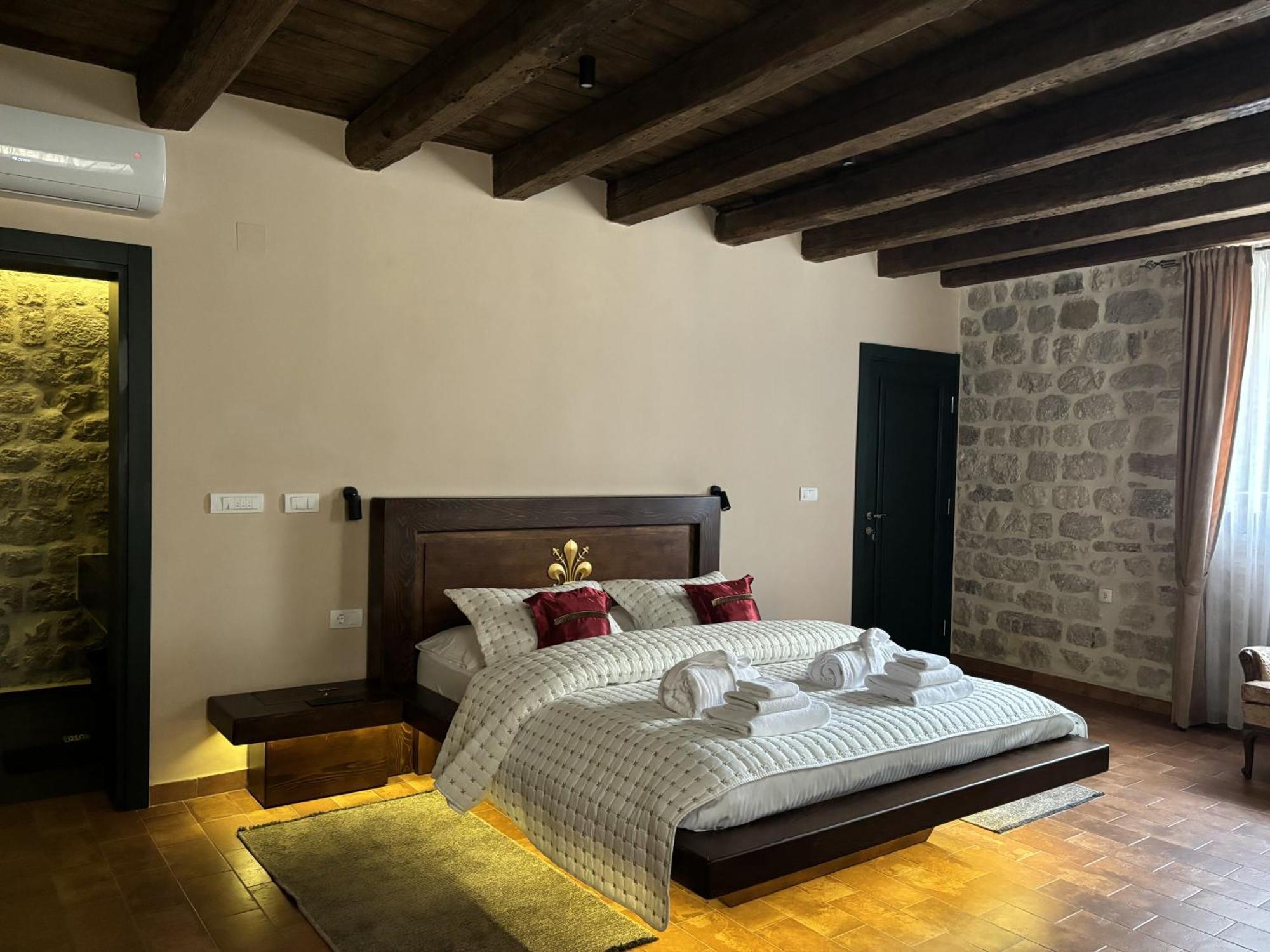 Kazin Supreme Hotel Kotor Bagian luar foto