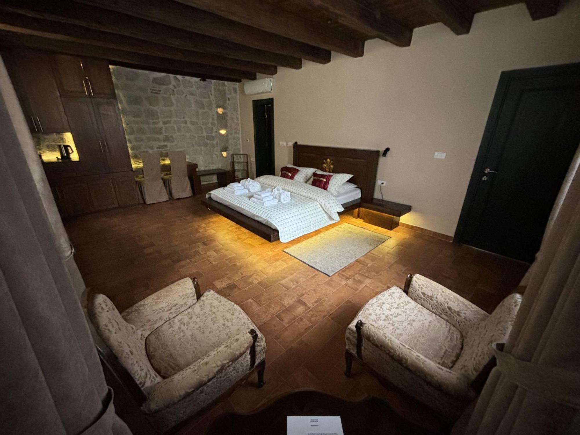 Kazin Supreme Hotel Kotor Bagian luar foto