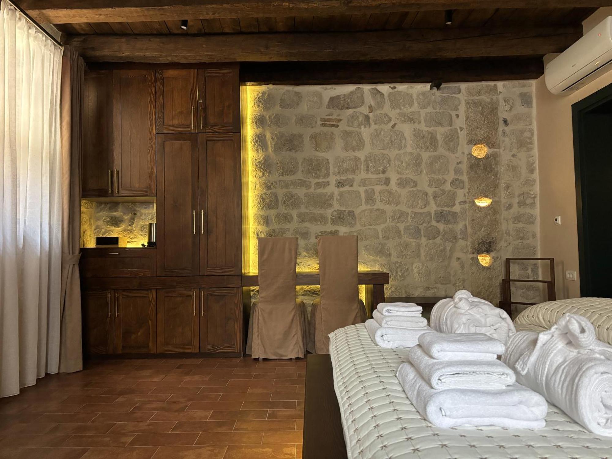 Kazin Supreme Hotel Kotor Bagian luar foto