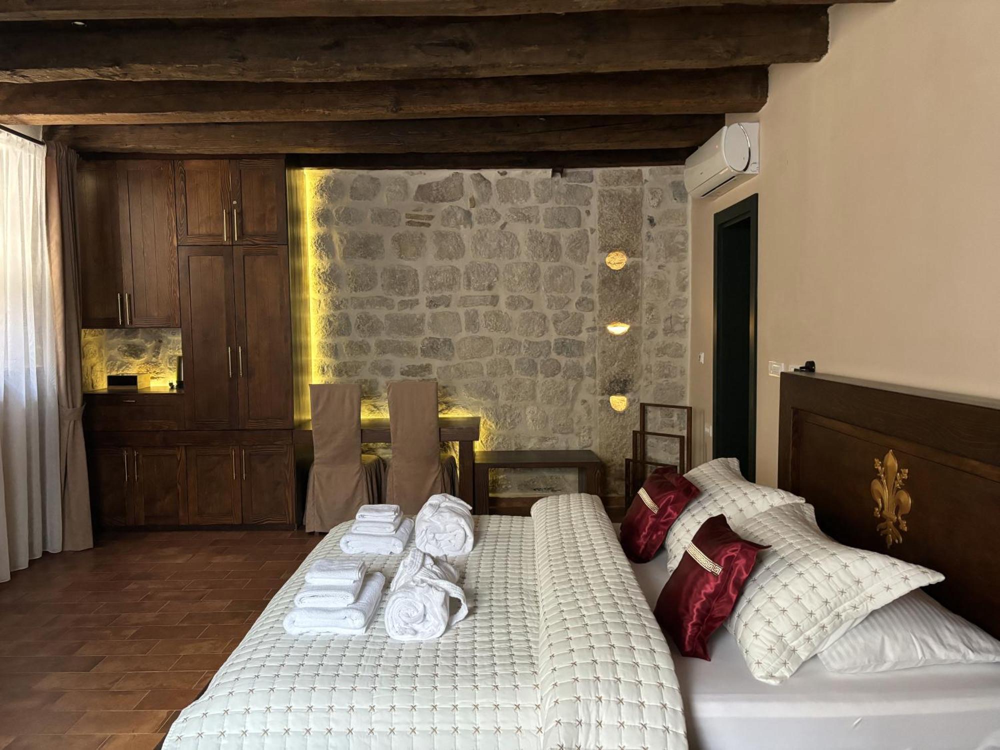 Kazin Supreme Hotel Kotor Bagian luar foto