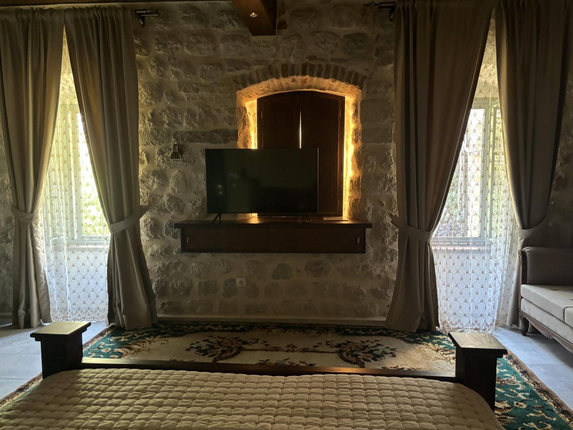 Kazin Supreme Hotel Kotor Bagian luar foto
