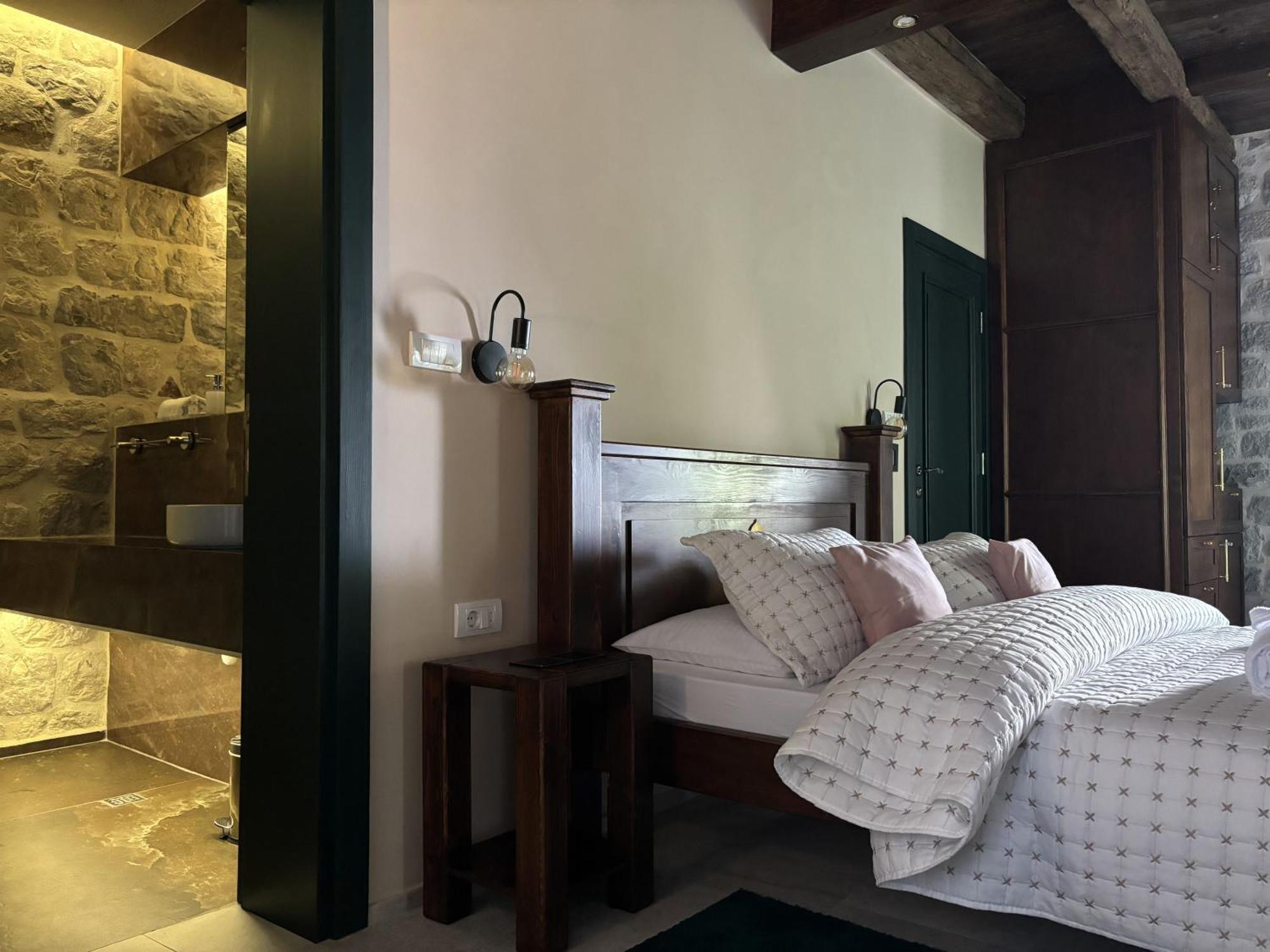 Kazin Supreme Hotel Kotor Bagian luar foto