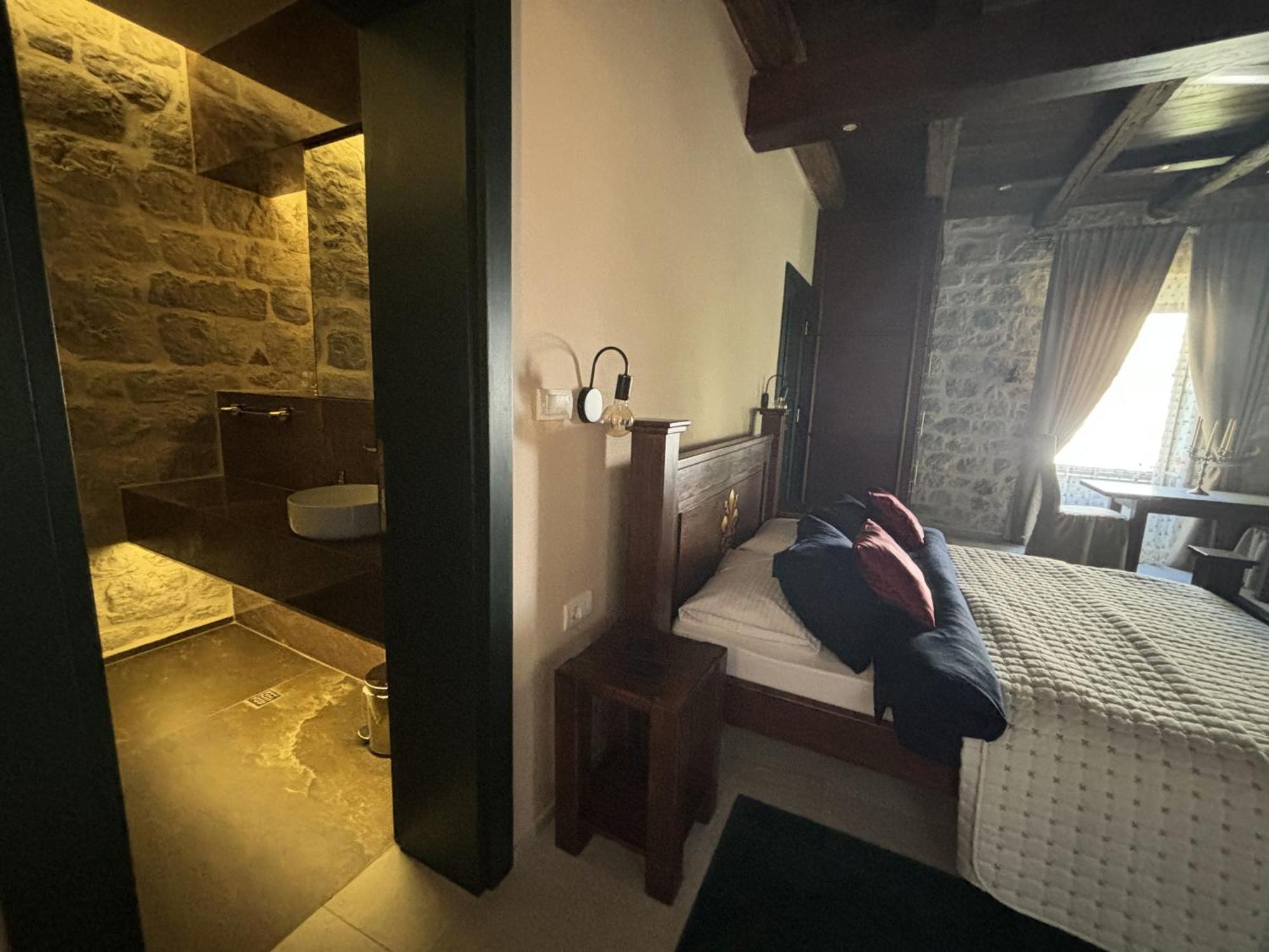 Kazin Supreme Hotel Kotor Bagian luar foto