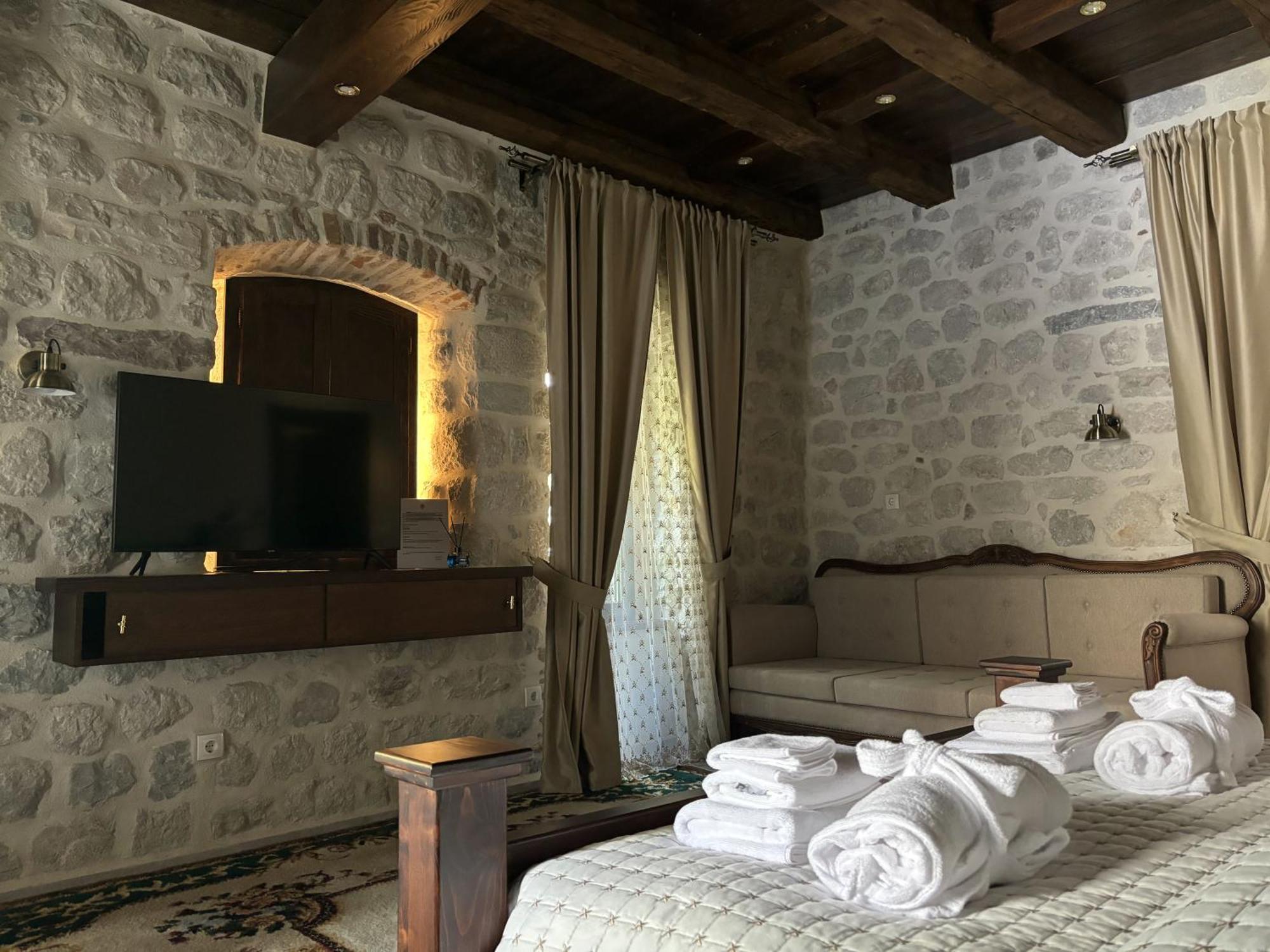 Kazin Supreme Hotel Kotor Bagian luar foto