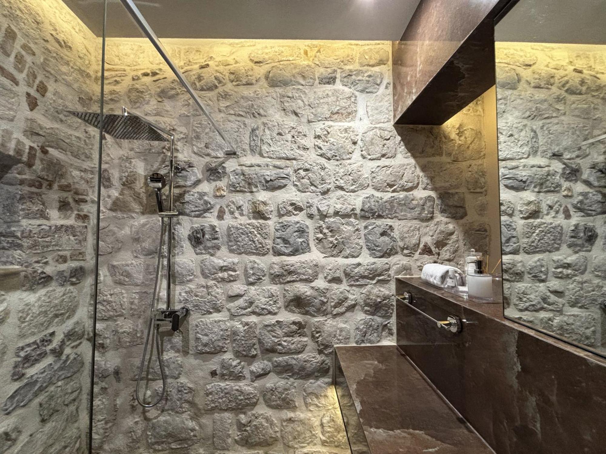 Kazin Supreme Hotel Kotor Bagian luar foto