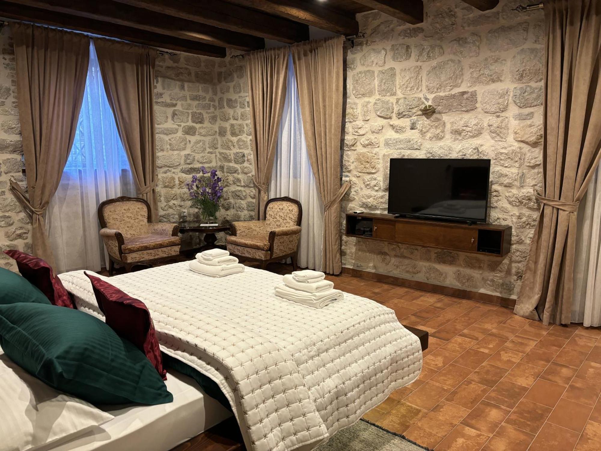 Kazin Supreme Hotel Kotor Bagian luar foto