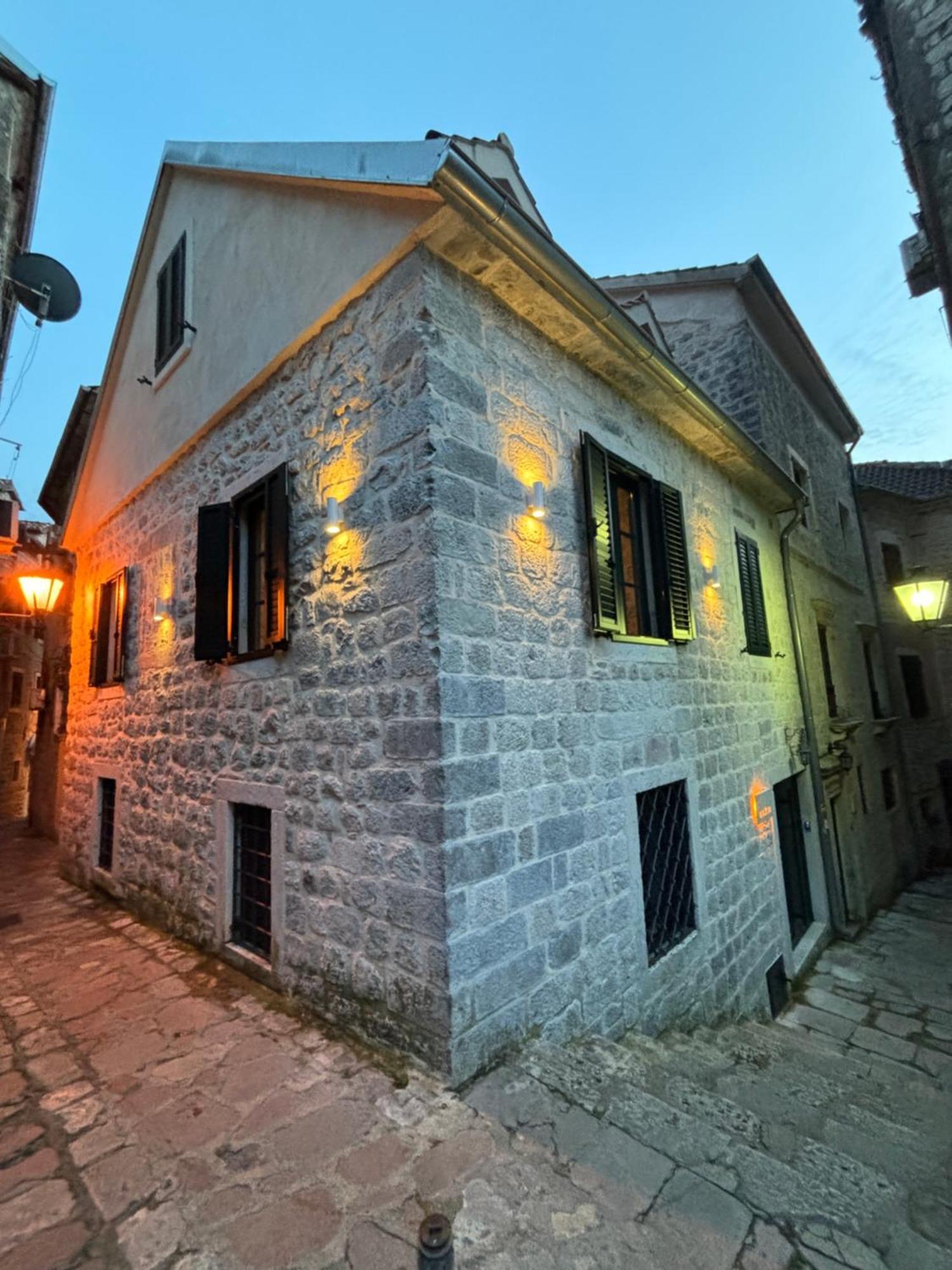 Kazin Supreme Hotel Kotor Bagian luar foto